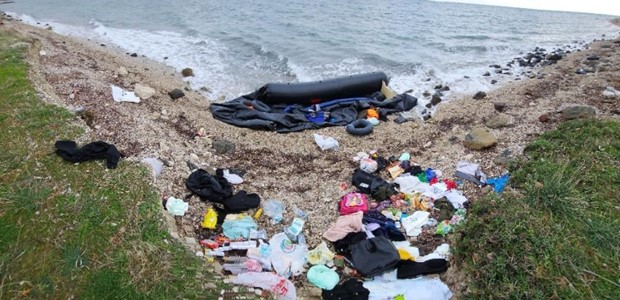 Καραβιά με δεκάδες μετανάστες στις ακτές